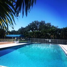 519 Shady Pine Way in Greenacres, FL - Building Photo - Building Photo