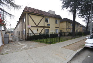 Langdon Villas in Van Nuys, CA - Building Photo - Building Photo