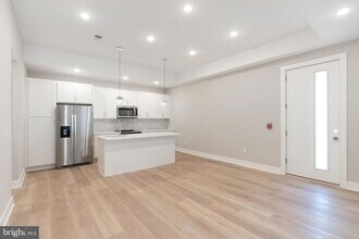 52 W Washington Ln, Unit 100 in Philadelphia, PA - Building Photo - Building Photo