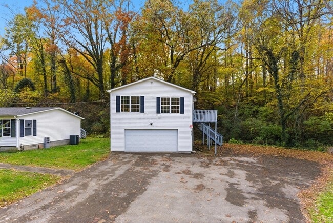 property at 923 McCubbins Rd