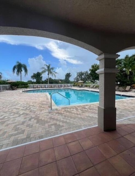 138 SW Peacock Blvd, Unit 20-102 in Port St. Lucie, FL - Building Photo - Building Photo