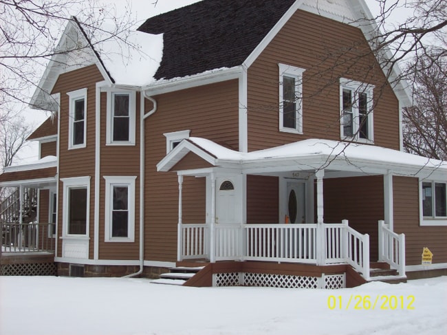 647 N Walnut St in Reedsburg, WI - Building Photo - Building Photo