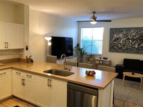 1113 Tupelo Way in Weston, FL - Building Photo - Building Photo