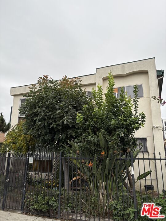 961 S Kenmore Ave in Los Angeles, CA - Building Photo - Building Photo