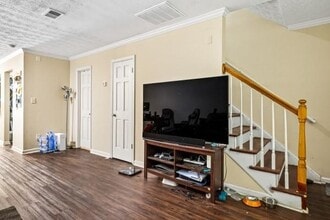 105 N River Dr in Sandy Springs, GA - Building Photo - Building Photo