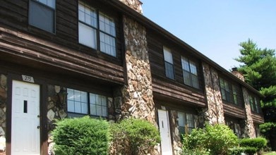 Seven Hills Forest Condominiums in Florissant, MO - Building Photo - Building Photo