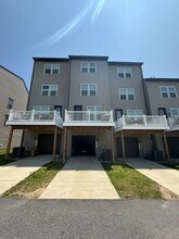 261 Phoenix Dr in Largo, MD - Foto de edificio - Building Photo