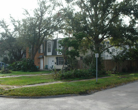 226-228 London Ave in Metairie, LA - Foto de edificio - Building Photo