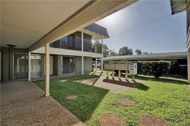 620 W 51st St-Unit -104 in Austin, TX - Building Photo - Building Photo