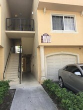 300 Crestwood Ct N-Unit -309 in Royal Palm Beach, FL - Foto de edificio - Building Photo