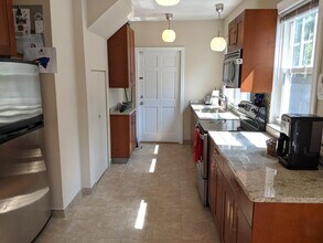 7 Nottingham St, Unit 2 in Newton, MA - Foto de edificio - Building Photo