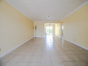 2715-2719 NE 32nd St in Fort Lauderdale, FL - Building Photo - Building Photo