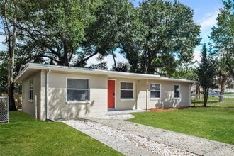 4542 Tarpon Dr in Tampa, FL - Building Photo - Building Photo