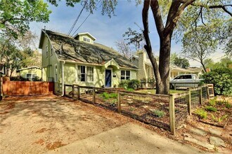 4412 Barrow Ave in Austin, TX - Foto de edificio - Building Photo