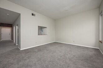 Lockerbie Flats in Indianapolis, IN - Building Photo - Interior Photo
