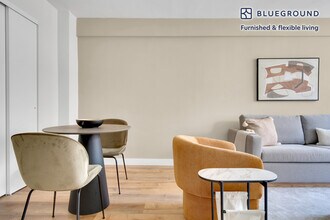 340 E 51st St in New York, NY - Building Photo - Building Photo