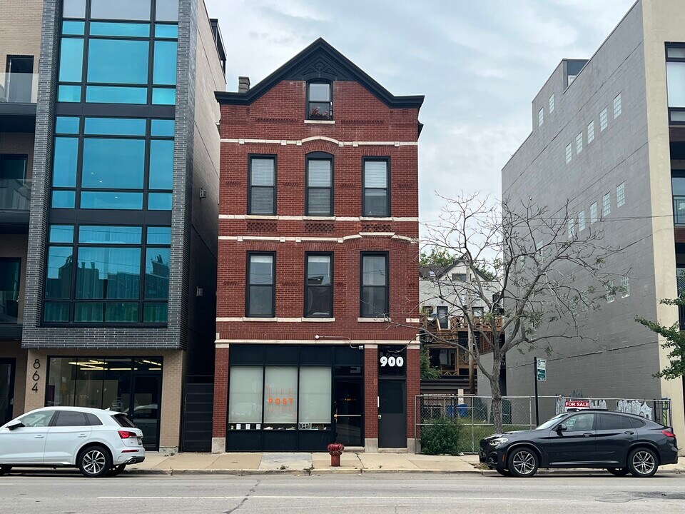 900 N Ashland Ave, Unit 2 in Chicago, IL - Building Photo