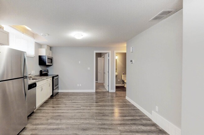 2113 Auxier Ct SW in Edmonton, AB - Building Photo - Building Photo