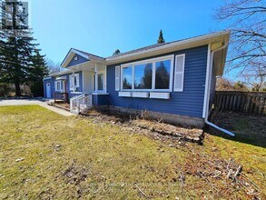 350 The Queensway S in Georgina, ON - Building Photo - Building Photo