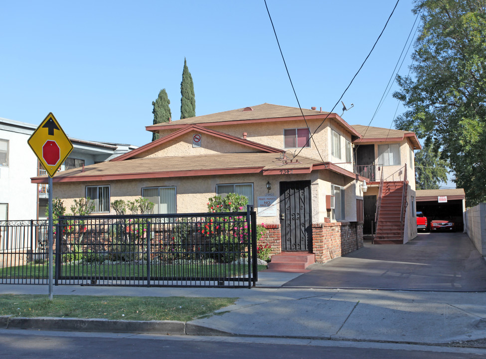 7342 Independence Ave in Canoga Park, CA - Building Photo