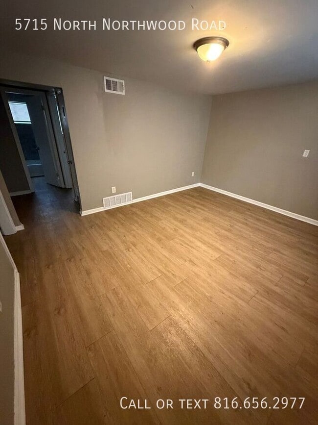 5715 N Northwood Rd in Kansas City, MO - Building Photo - Building Photo