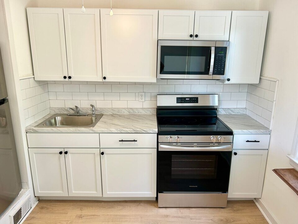 202 E County Line Rd in Hatboro, PA - Building Photo