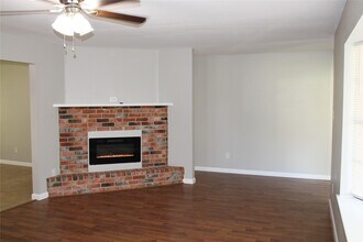 121 Mary Ln in Bacliff, TX - Building Photo - Building Photo