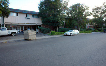 Montecito Apartments & Townhomes in Mountain View, CA - Building Photo - Building Photo