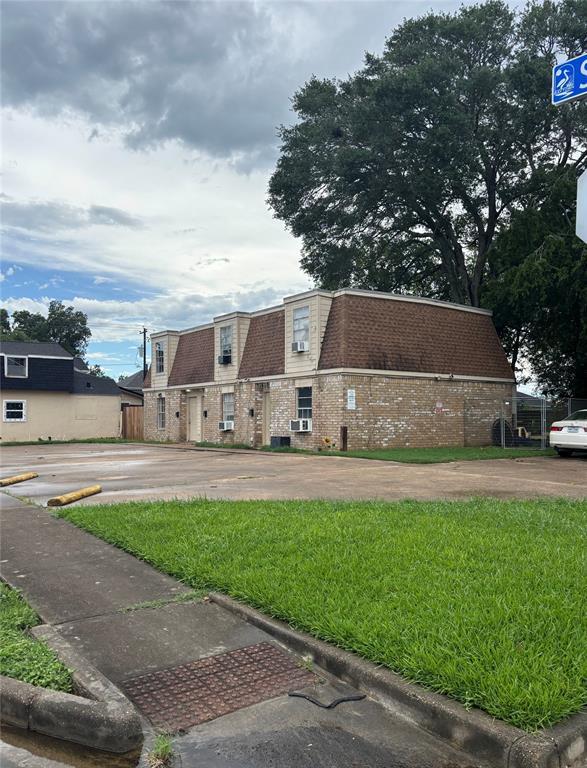 property at 216 S Pruett St