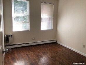 44-25 Douglaston Pkwy-Unit -2 in Queens, NY - Building Photo - Building Photo