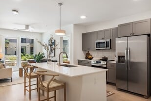 Vista At Councill Square in Huntsville, AL - Building Photo