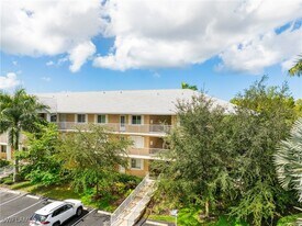 3001 Sandpiper Bay Cir in Naples, FL - Building Photo