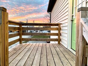 1430 9th St, Unit Upper (1430.5) in Charleston, IL - Foto de edificio - Building Photo