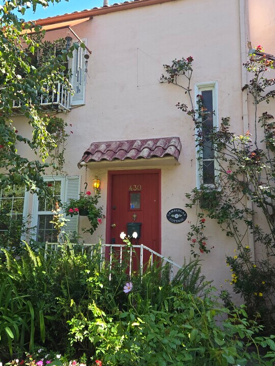430 S Oakhurst Dr, Unit Lower Unit in Beverly Hills, CA - Building Photo