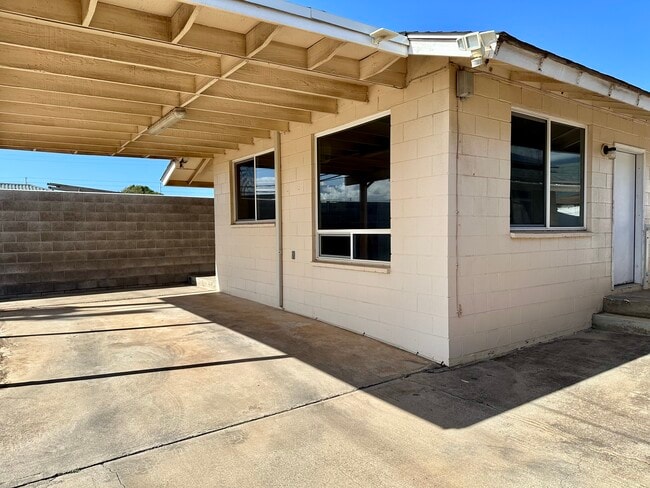 200 Lono Ave in Kahului, HI - Building Photo - Building Photo