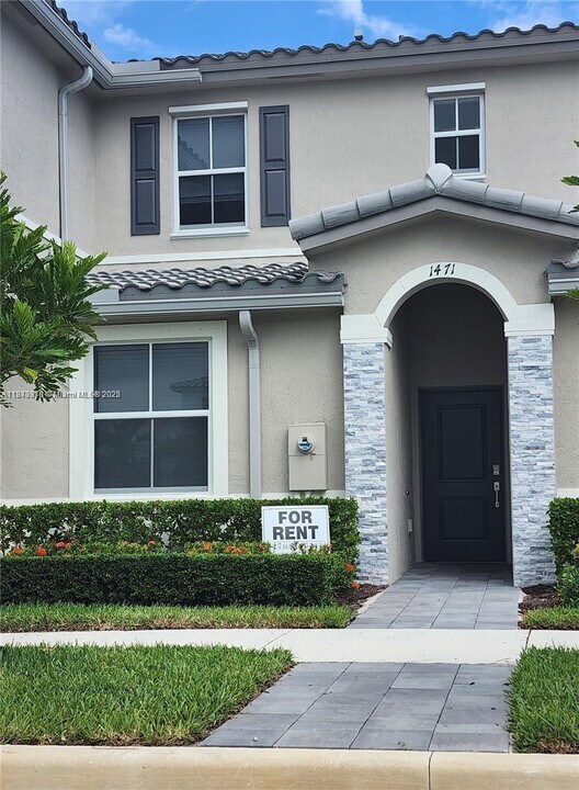 1471 SE 26th Rd in Homestead, FL - Building Photo