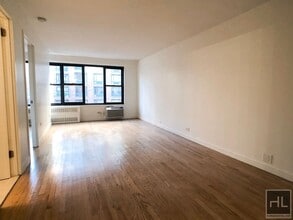 Fourth Avenue in New York, NY - Building Photo - Building Photo