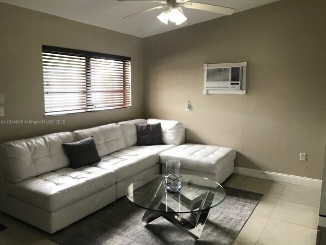 11331 SW 49th St in Miami, FL - Building Photo - Building Photo