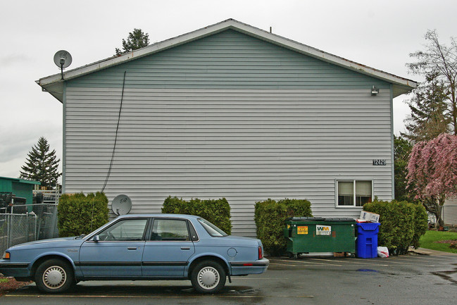 12429 SE Foster Rd in Portland, OR - Building Photo - Building Photo