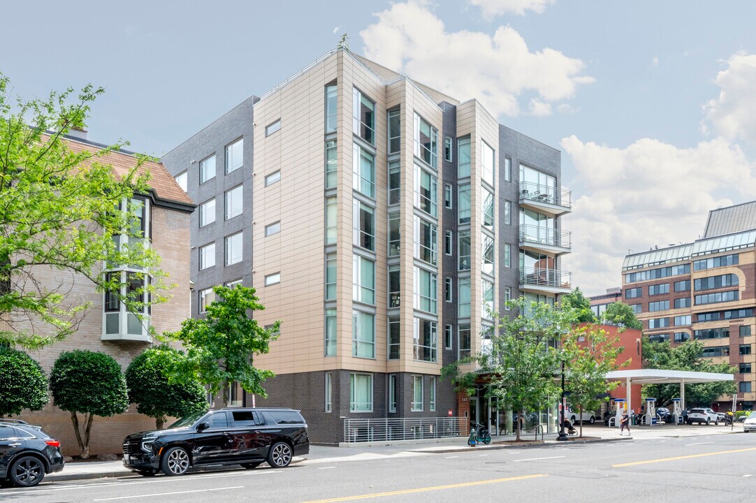 Logan 13 in Washington, DC - Building Photo