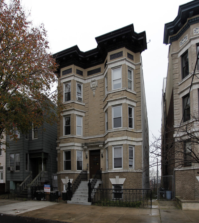 110 Ogden Ave in Jersey City, NJ - Building Photo