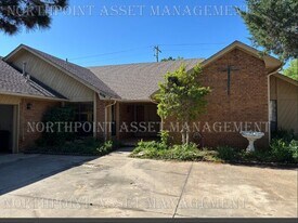 6104 W Woodbrook Rd in Warr Acres, OK - Building Photo