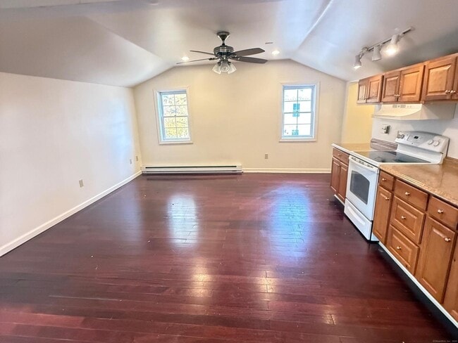 23 Hayward Ave in Colchester, CT - Building Photo - Building Photo