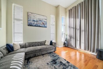 7943 W 92nd St in Hickory Hills, IL - Building Photo - Building Photo