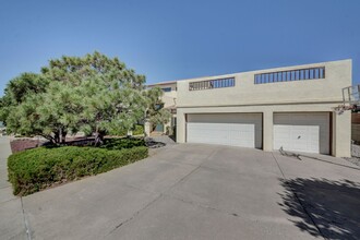 13705 Indian School Rd NE in Albuquerque, NM - Foto de edificio - Building Photo
