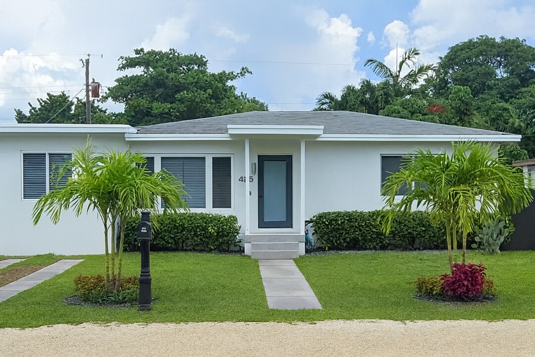 425 NE 109th St in Miami, FL - Foto de edificio
