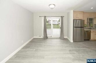 14-18 Prospect Avenue Unit 1X in Fair Lawn, NJ - Foto de edificio - Building Photo