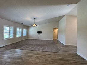 391 Maclure Ave in Madera, CA - Building Photo - Building Photo