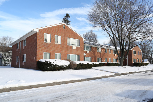 Parklane Apartments in Rochester, NY - Foto de edificio - Building Photo