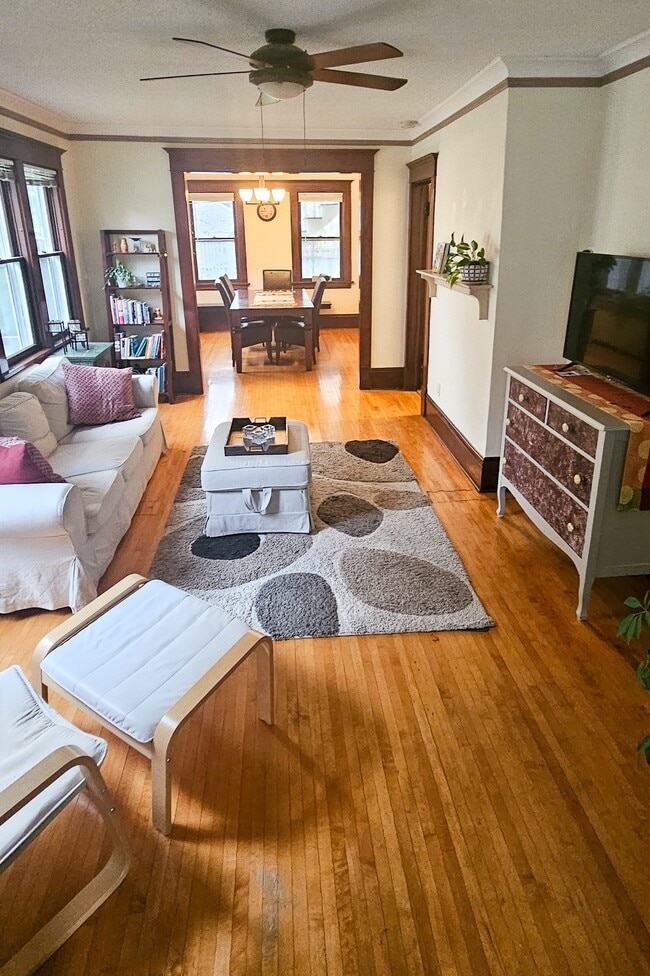 3720 Colfax Ave S, Unit 1st floor in Minneapolis, MN - Foto de edificio - Building Photo